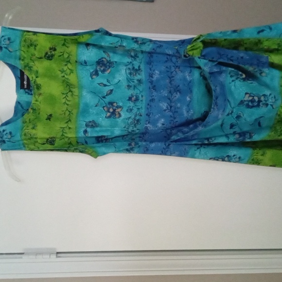 Beautiful Sleeveless Sag Harbor ⚓ Dress - Picture 2 of 8